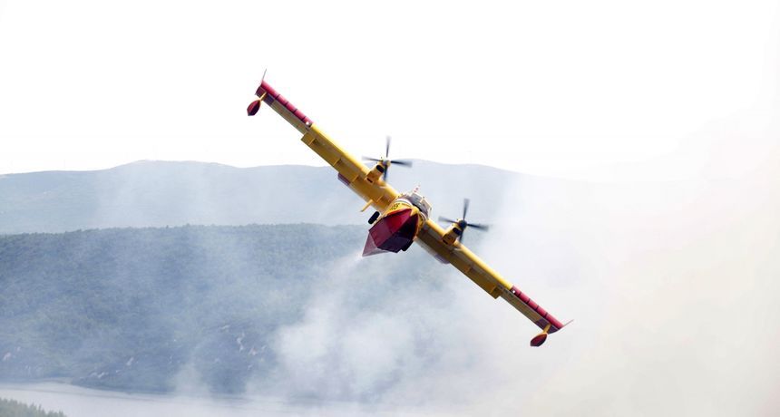 Čak sedam protupožarnih aviona gase požar kod Knina