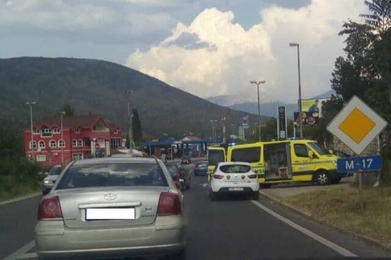 Još jedna teška prometna u Mostaru: Maloljetnik teško ozlijeđen u sudaru motocikla i automobila