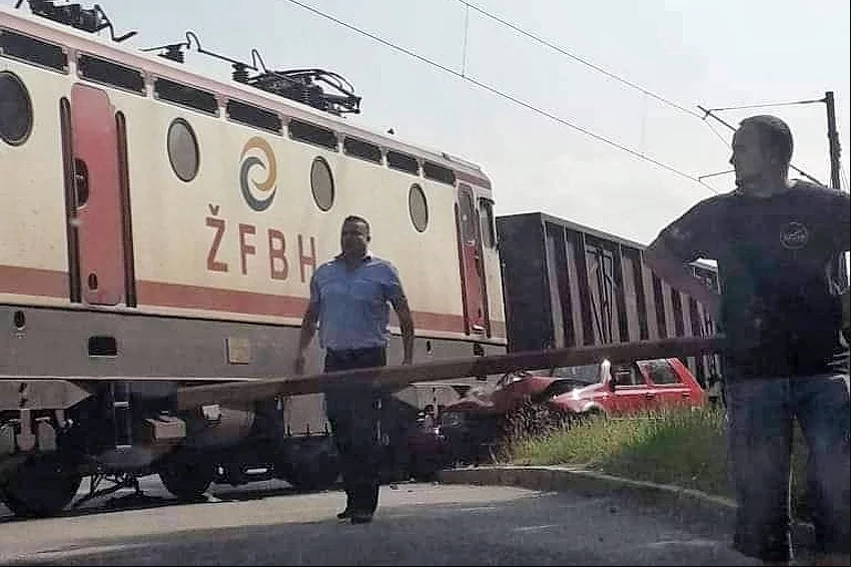 Vlak udario u automobil na željezničkom prijelazu kod Visokog