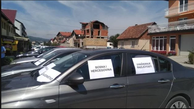 U Uskoplju na automobilima ponovo osvanule poruke