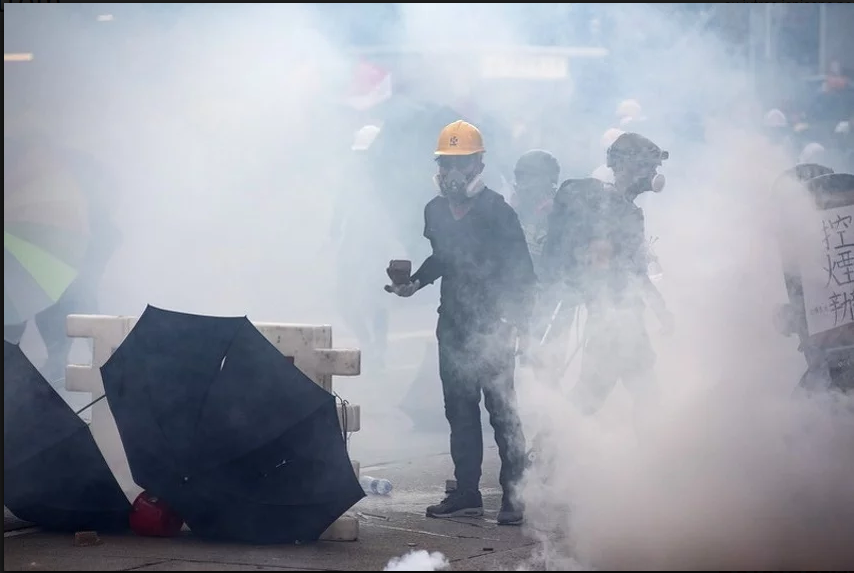 Kina upozorila demonstrante u Hong Kongu da se "ne igraju s vatrom"