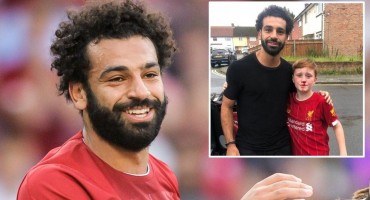 Mo Salah pozira s mladim navijačem koji je slomio nos pokušavajući pozdraviti Liverpoolovu zvijezdu