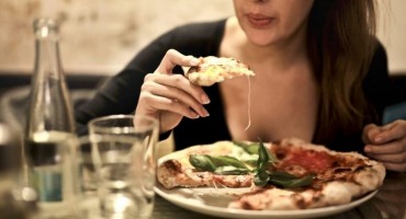 Teslić: 50 osoba otrovano salmonelom u pizzi i sendviču s majonezom