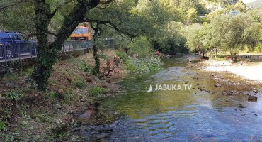 U akciji čišćenja Borka očišćeno prvih 100 metara korita Lištice od mosta prema restoranu