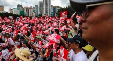Tisuće prosvjednika na ulicama Hong Konga usprkos policijskoj zabrani