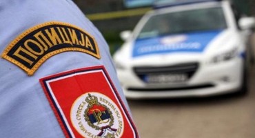 Trebinje:Bježeći od policije sa švercanim cigaretama sletio s ceste