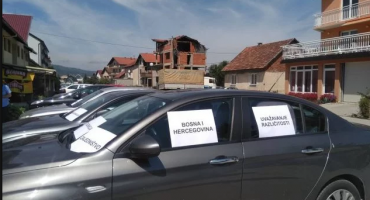 U Uskoplju na automobilima ponovo osvanule poruke