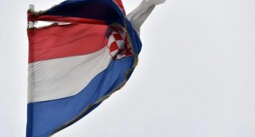 U Vukovaru poderana hrvatska zastava