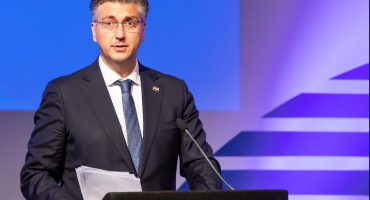 Plenković: 'Što se mene tiče, svaki tjedan u školama može započeti s intoniranjem hrvatske himne'