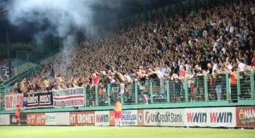 Navijači Zrinjskog na Pecari