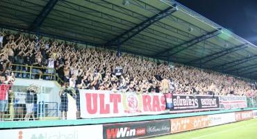 Pogledajte kako 5000. navijača Zrinjskog na Pecari pjeva Tiho tiho teče Neretva