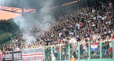 Navijači Zrinjskog na Pecari