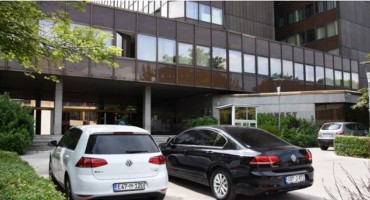 Federalna vlast i službenici potrošili 2 milijuna KM za gorivo i 630.000 KM za razgovore mobitelom