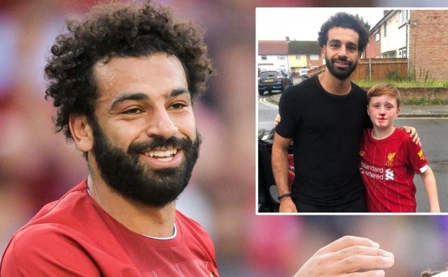 Mo Salah pozira s mladim navijačem koji je slomio nos pokušavajući pozdraviti Liverpoolovu zvijezdu