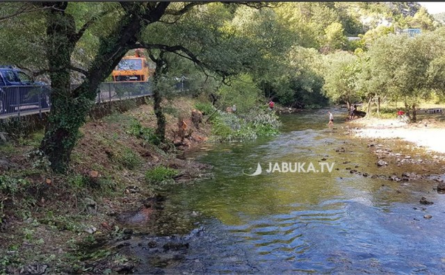 U akciji čišćenja Borka očišćeno prvih 100 metara korita Lištice od mosta prema restoranu