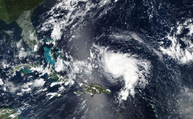 Uragan Dorian približava se Floridi, građanima poručili da se pripreme za višednevnu oluju