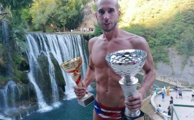 Stefan Jevtić pobjednik skokova s vodopada u Jajcu