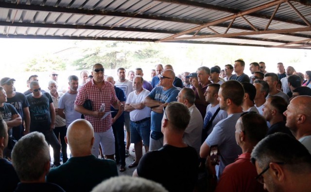 Aluminij Mostar, radnici, aluminij, mali dioničari, aluminij, radnici, banke, unicredit banka, aluminij, aluminij, Novac, radnici, aluminij, okupljanje, djelatnici 