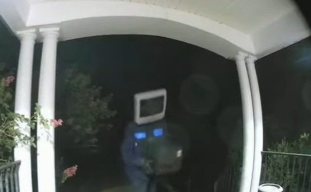 Nadzorne kamere snimile bizarnu scenu koja se noću odvijala ispred njihovih kuća