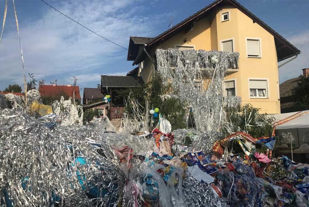 Najluđi kum na svijetu, zatrpao kumu kuću s 4 tone ukrasa