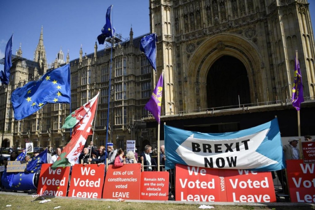 Kraljica odobrila nacrt zakona o zabrani Brexita bez dogovora