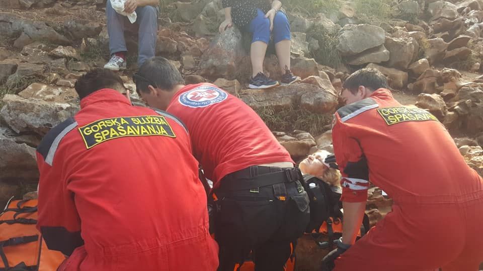 Poljakinja slomila butnu kost i zadobila višestruke povrede glave