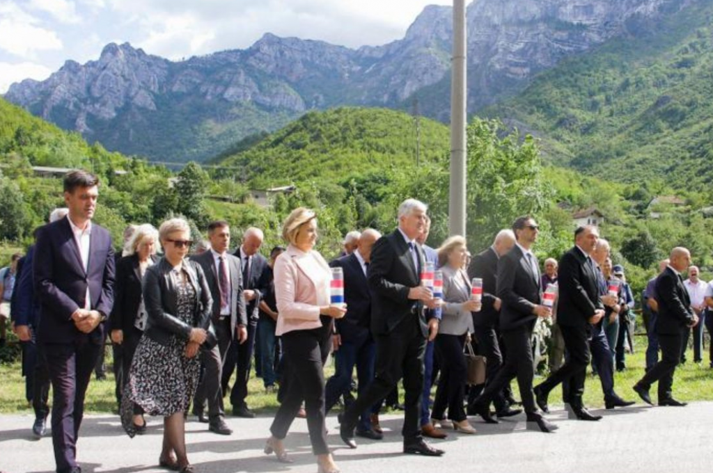 Izaslanstvo HDZ-a 1990 na čelu s predsjednikom Ilijom Cvitanovićem odalo počast nevinim žrtvama Grabovice