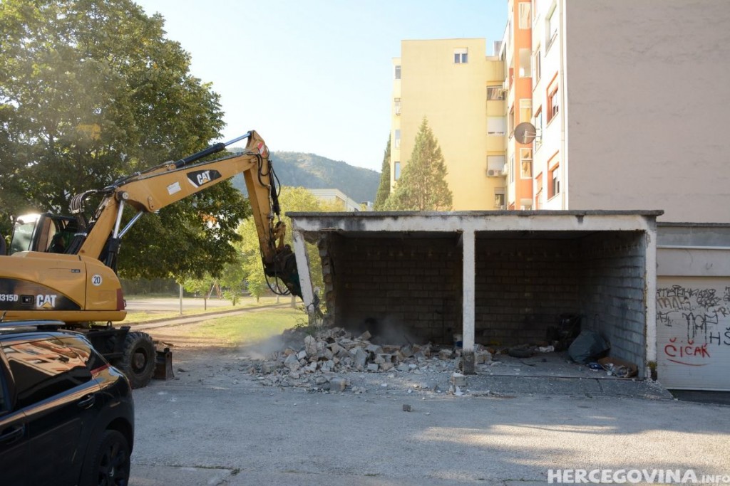 Mostar: Rušenje nelegalnih objekata u Zagrebačkoj ulici