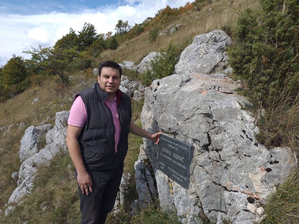 Čolpa posjetio mjesto stradanja Džemala Bijedića: 'U trenucima kada antidržavne snage nasrću na BiH, ne smijemo zaboraviti borce za našu zemlju”
