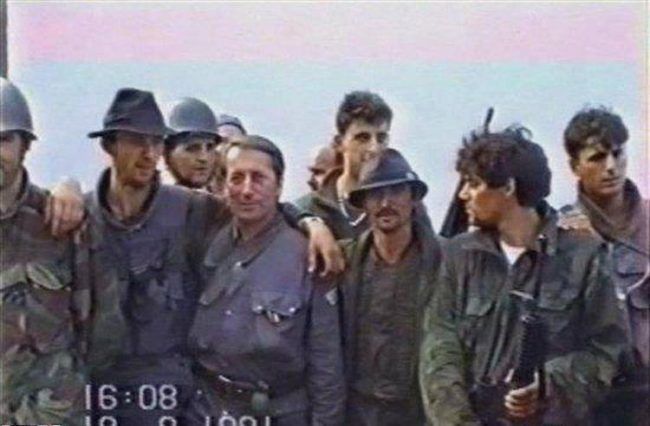 Originalna video snimka sa Trpinjske ceste u Borovom Naselju u Vukovaru snimljena 18. rujna 1991.