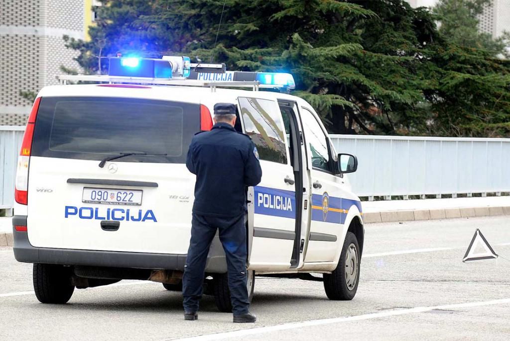 Mrtav pijan izazivao paniku na autocesti u smjeru Splita: S nevjerojatnih 3,06 promila policija ga uhitila
