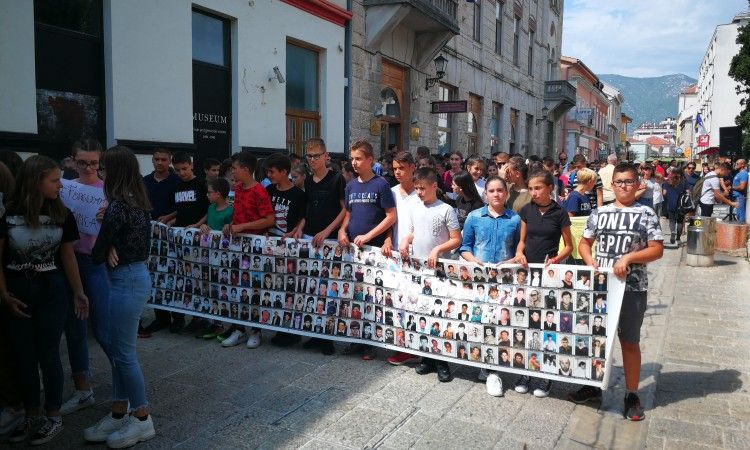 U Mostaru prosvjedna šetnja u znak sjećanja na žrtve Srebrenice