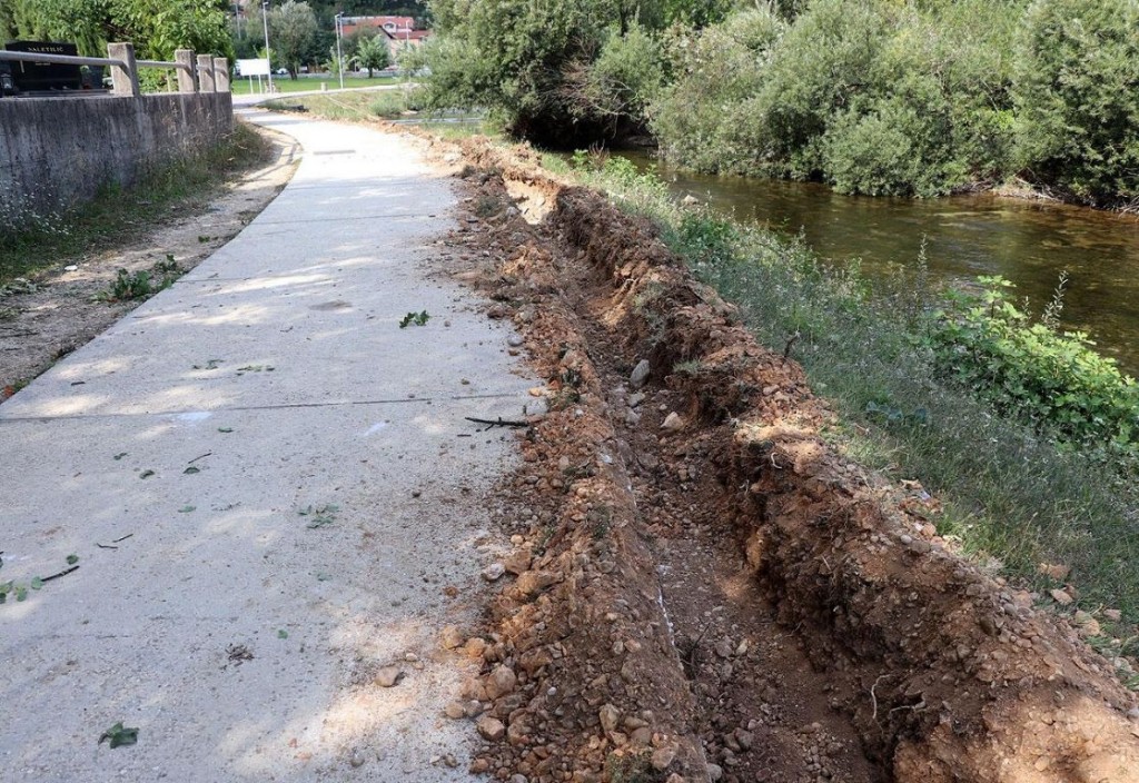 Široki Brijeg: Gradi se parking, kružni tok i nogostupi, a širi se i šetnica