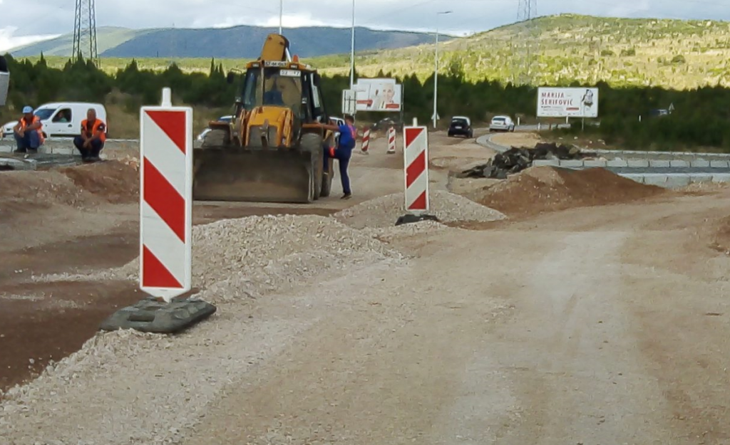 Pogledajte kako teku radovi na izgradnji kružnog toka na cesti Mostar - Čitluk