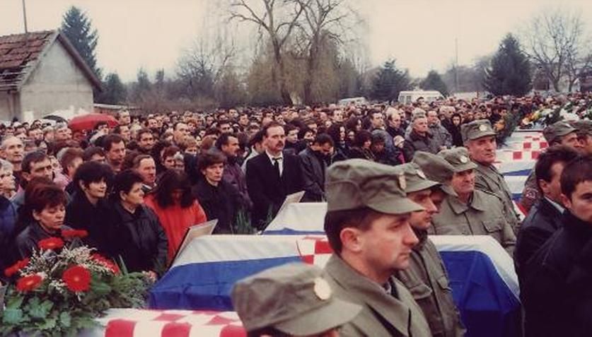 22. rujna 1991. Tovarnik – četnici iz Srbije stavili bijele trake Hrvatima po uzoru na Hitlerove naciste