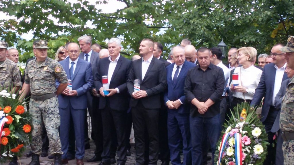Obilježena 26. obljetnica stradanja Hrvata u Uzdolu: Žrtvama Uzdola poklonilo se izaslanstvo HDZ-a BiH i Hrvatskog narodnog sabora