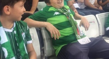 dječak, navijači, pušenje, Turska