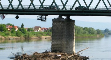 Tragedija u BiH: Muškarac izgubio život nakon što je vozilom sletio u rijeku Savu