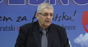Anto Đapić: Muslimanska obitelj iz Sarajeva nasrnula na Hrvaticu kod Šibenika zato što je na majici nosila hrvatski grb