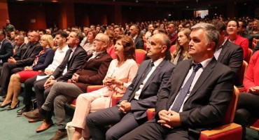 Mostarski brucoši svečano dočekali početak nove akademske godine