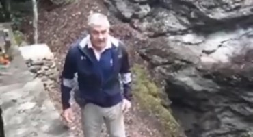 Komunistički zločin: 1944. godine u Husinu jamu ubačena tijela hrvatskih domoljuba iz Livna, Vrlike, Sinja ...