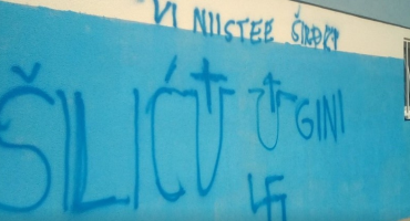 Dvojica Širokobriježana i Gruđanin privedeni zbog crtanja uvredljivih grafita po zidovima kampa NK Široki Brijeg