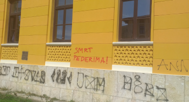 Homofobni grafiti u Mostaru