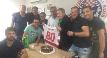 Škola nogometa HŠK Zrinjski upriličila rođendansko slavlje legendarnom Franji Džidiću