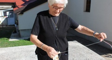 Anđa Bagarić: Duvnjanka koja još uvijek izrađuje opanke