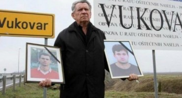 Krstičević stao u obranu Vukovarca kojemu sude zbog razbijanja ćirilične ploče: 'Dao je svoja dva sina za Hrvatsku'