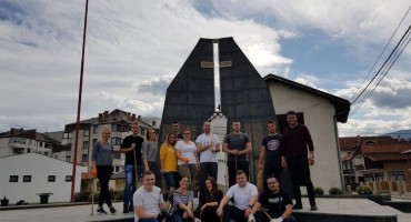 Mladi iz Busovače središnjem spomen obilježju braniteljima vratili stari sjaj