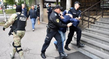 U policijskoj akciji uhićeno 14 dilera, traga se za još dvije osobe