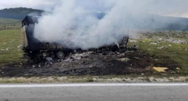 Kamion iz Čapljine izgorio kod Grahova