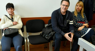 Bivša spremačica optužila poznatog glumca i TV voditelja za seksualno uznemiravanje